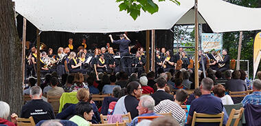 Vorschau Stimmungsvolles Picknick-Open-Air Konzert im KulturSommerQuartier